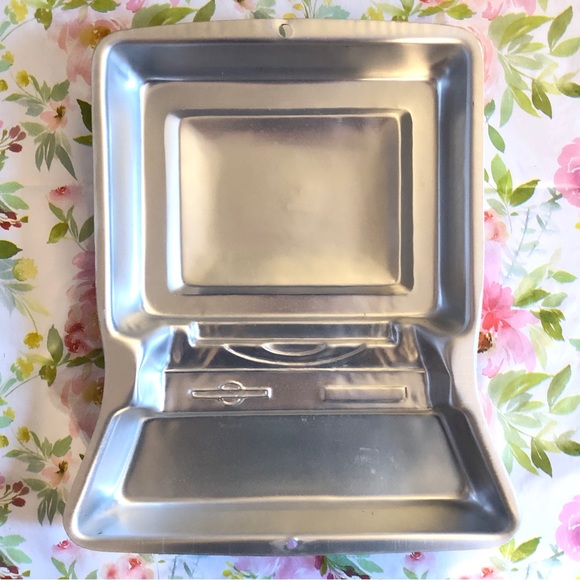 COMPUTER CAKE PAN by Wilton - Picture 2 of 9